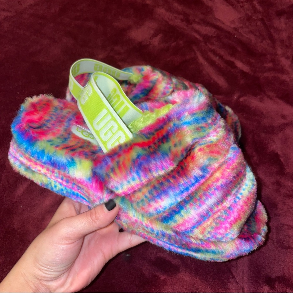 NEW. RARE UGG SLIPPERS (7)